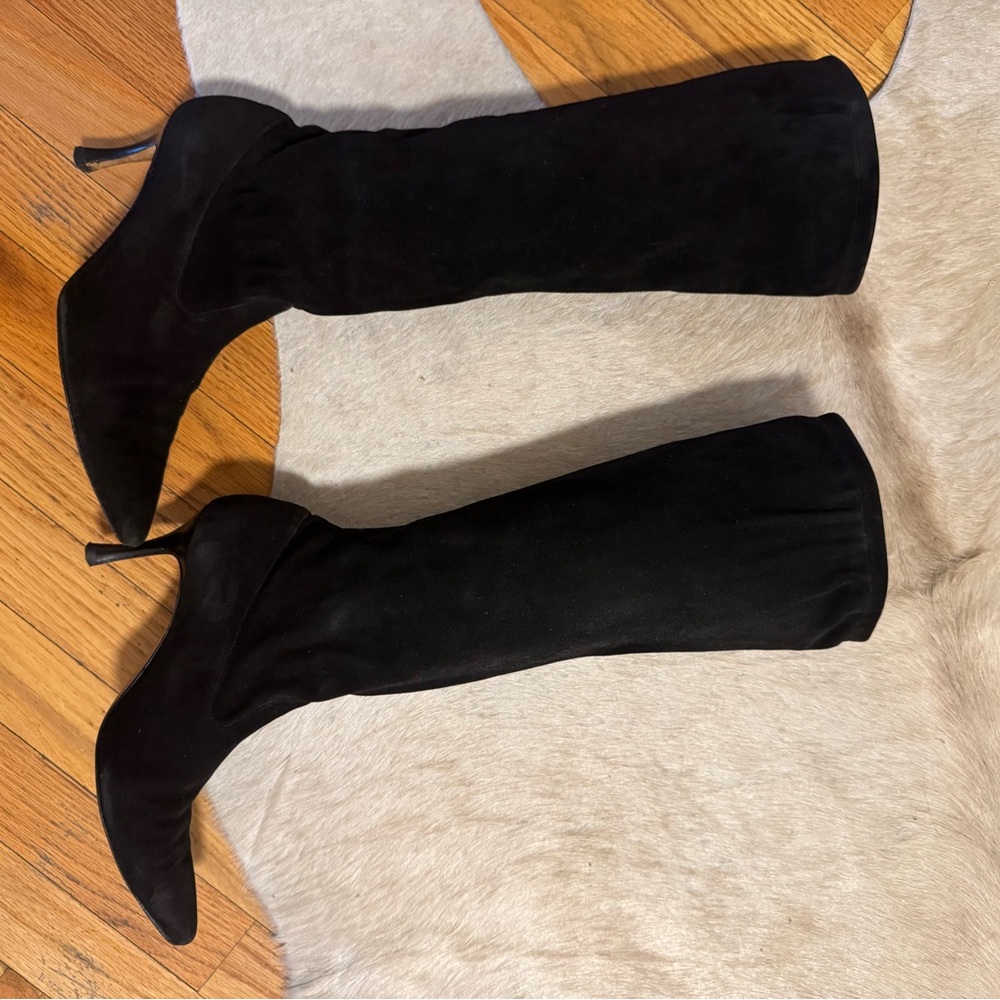 Authentic elegant Manolo Blahnik Black Suede Heeled Boots